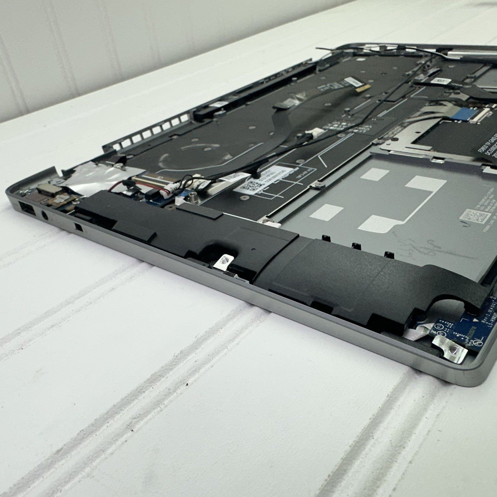 Dell Latitude 9510 15.6" Palmrest Keyboard Touchpad Speakers WiFi Antenna