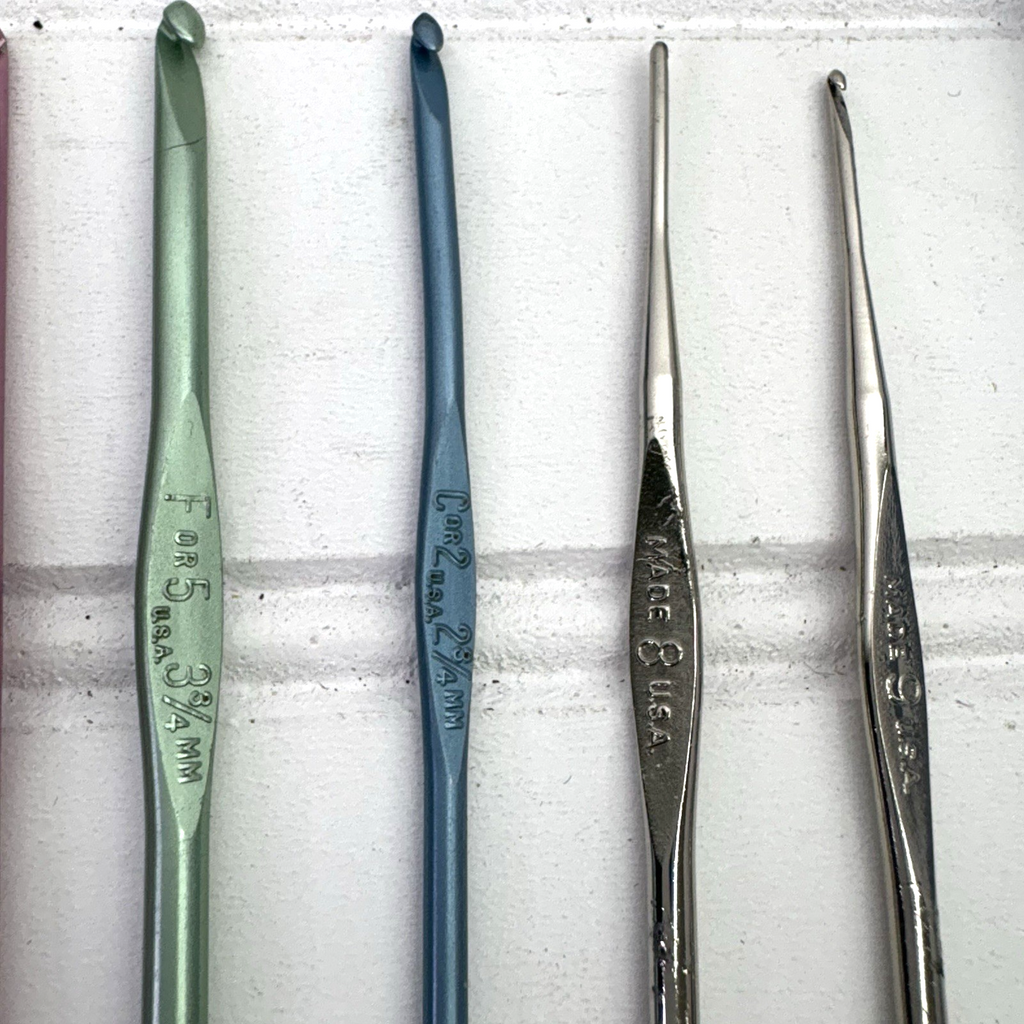 Lot of  (17) - 15 Aluminum Crochet Hooks & Knitting Needles Boye + 2 Susan Bates