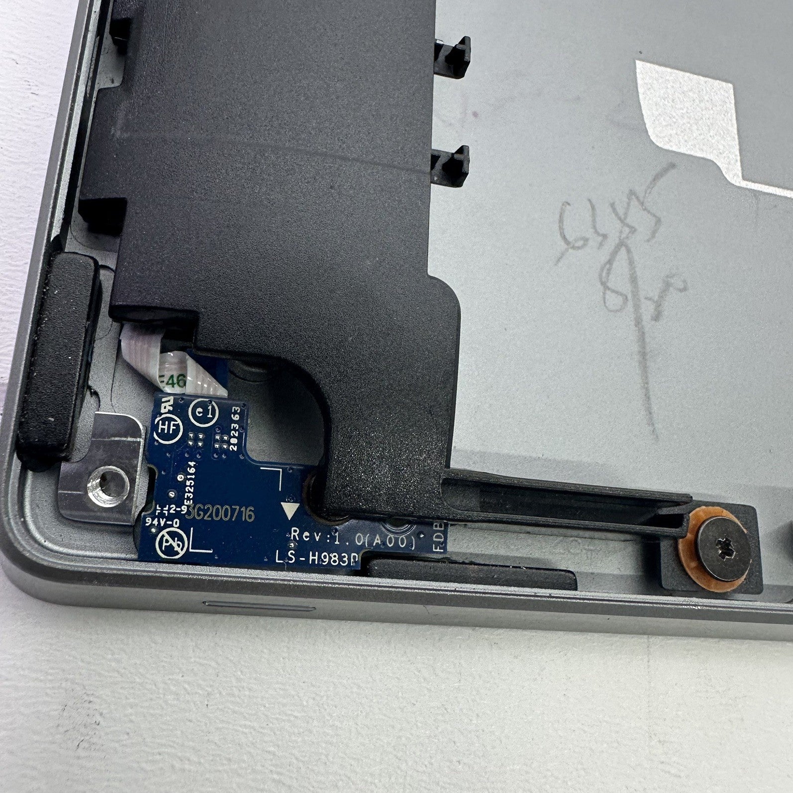 Dell Latitude 9510 15.6" Palmrest Keyboard Touchpad Speakers WiFi Antenna
