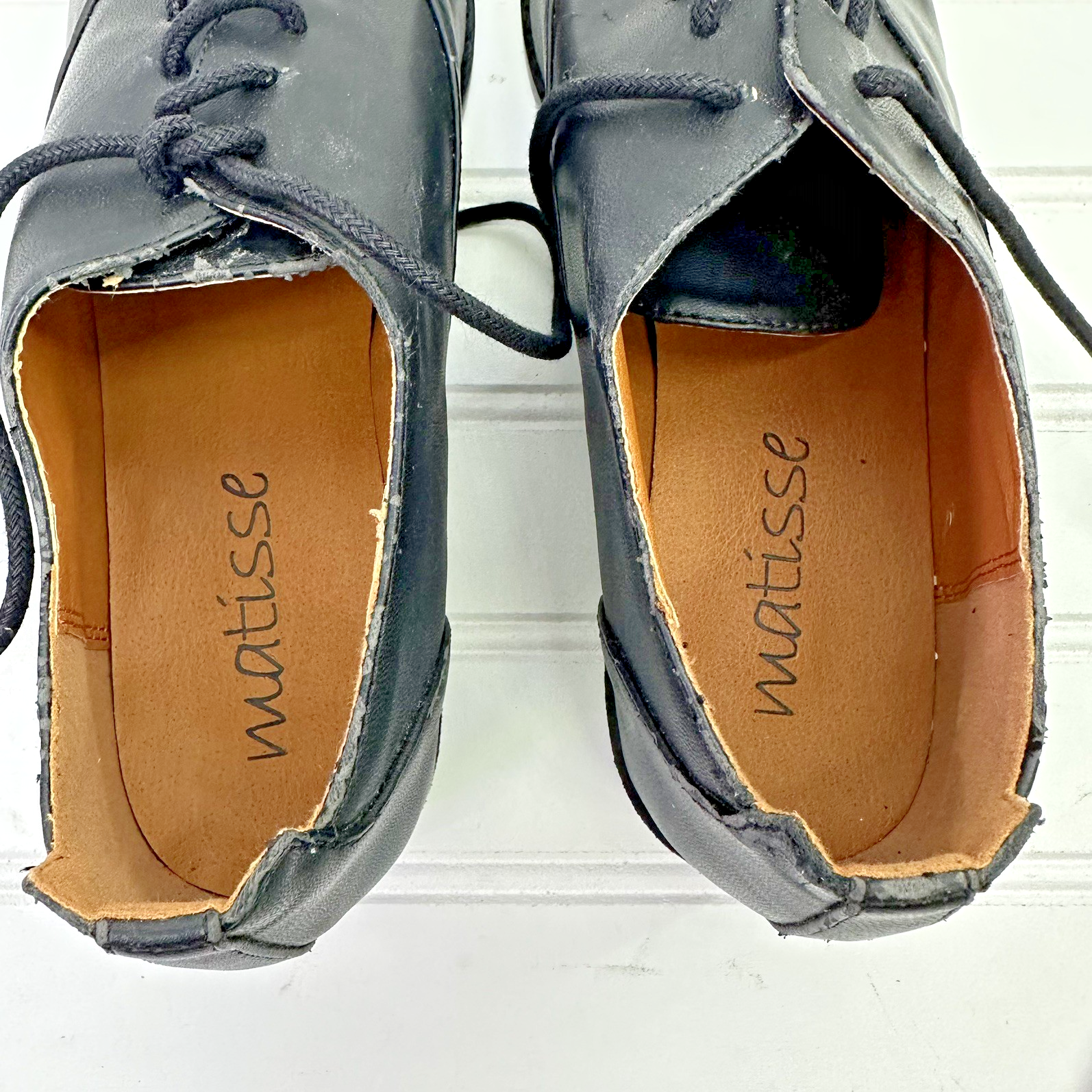 WOMAN Matisse Vintage Oxford Shoes Sz 8M Black White Cap Toe Distressed Repair
