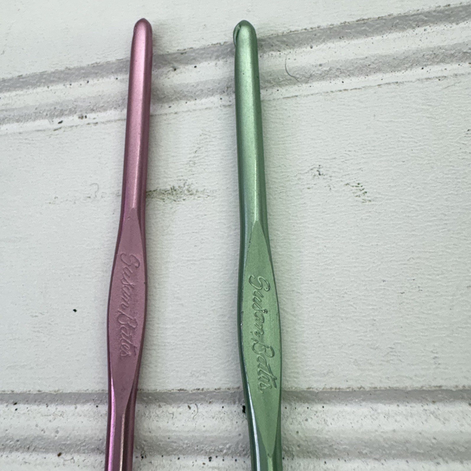 Lot of  (17) - 15 Aluminum Crochet Hooks & Knitting Needles Boye + 2 Susan Bates