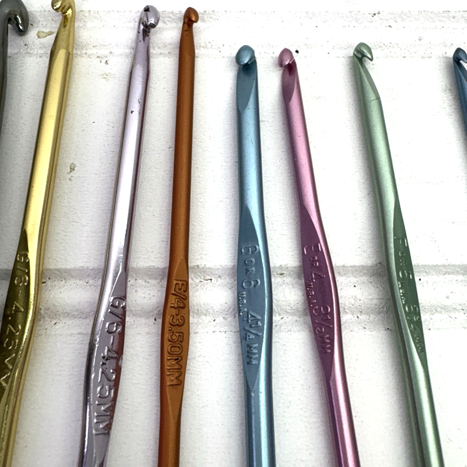 Lot of  (17) - 15 Aluminum Crochet Hooks & Knitting Needles Boye + 2 Susan Bates