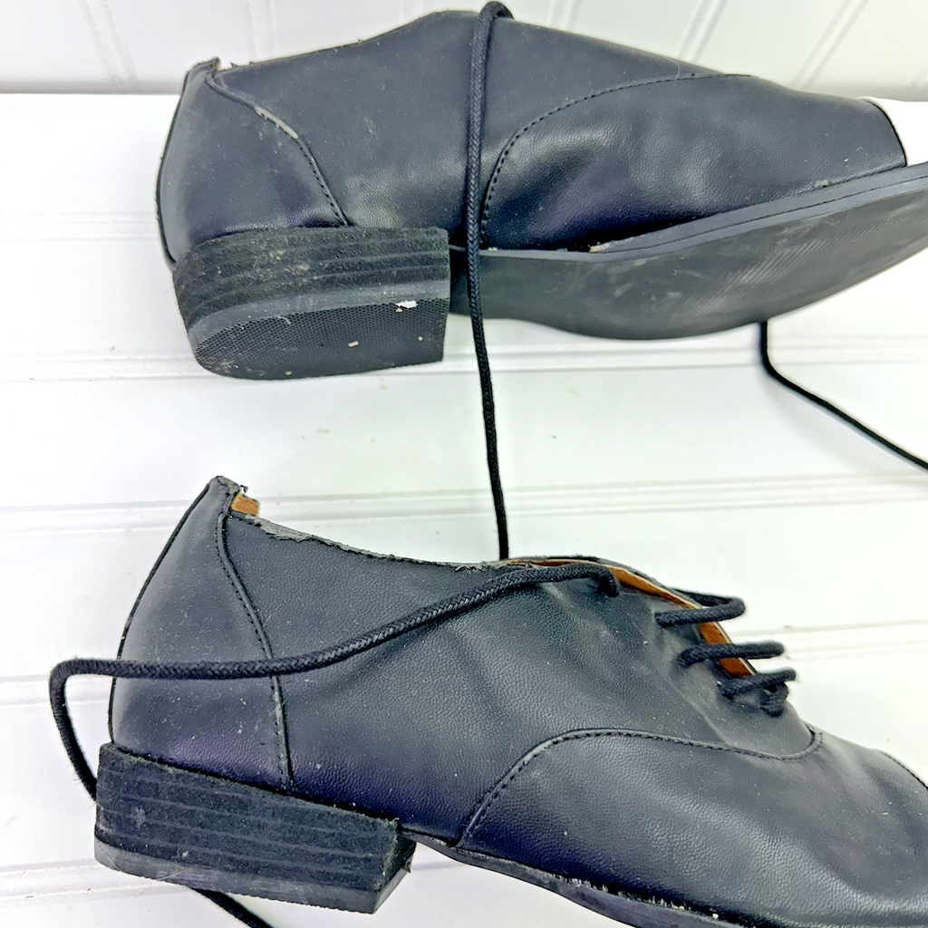 WOMAN Matisse Vintage Oxford Shoes Sz 8M Black White Cap Toe Distressed Repair
