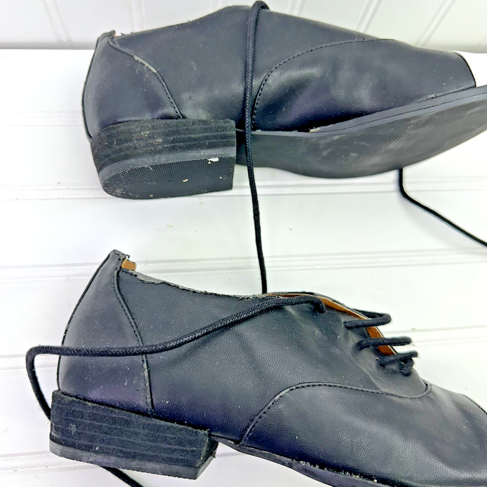 WOMAN Matisse Vintage Oxford Shoes Sz 8M Black White Cap Toe Distressed Repair
