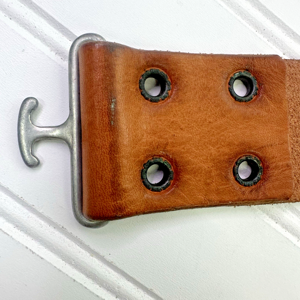 Rare Vintage Banana Republic Leather Hook Grommet Belt L Unisex - Made in Italy
