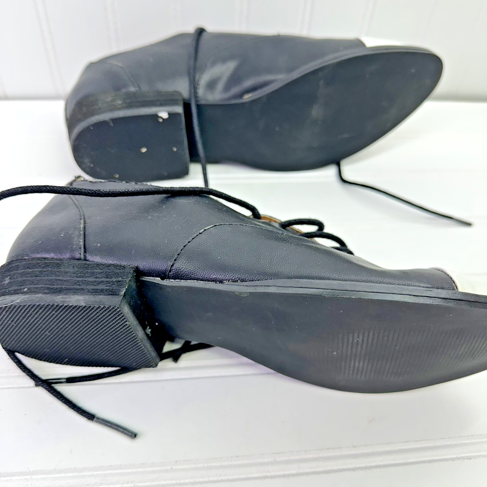 WOMAN Matisse Vintage Oxford Shoes Sz 8M Black White Cap Toe Distressed Repair