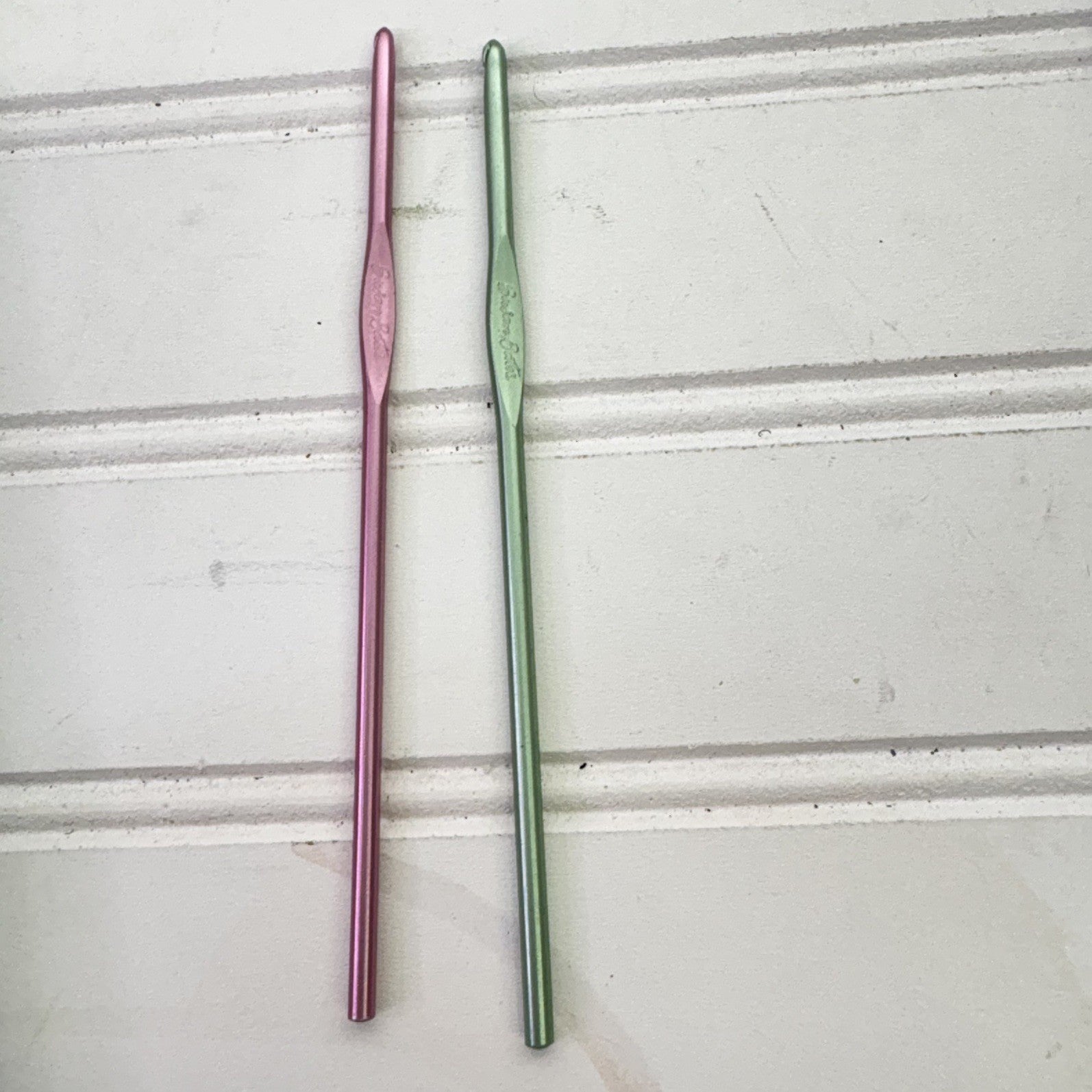 Lot of  (17) - 15 Aluminum Crochet Hooks & Knitting Needles Boye + 2 Susan Bates