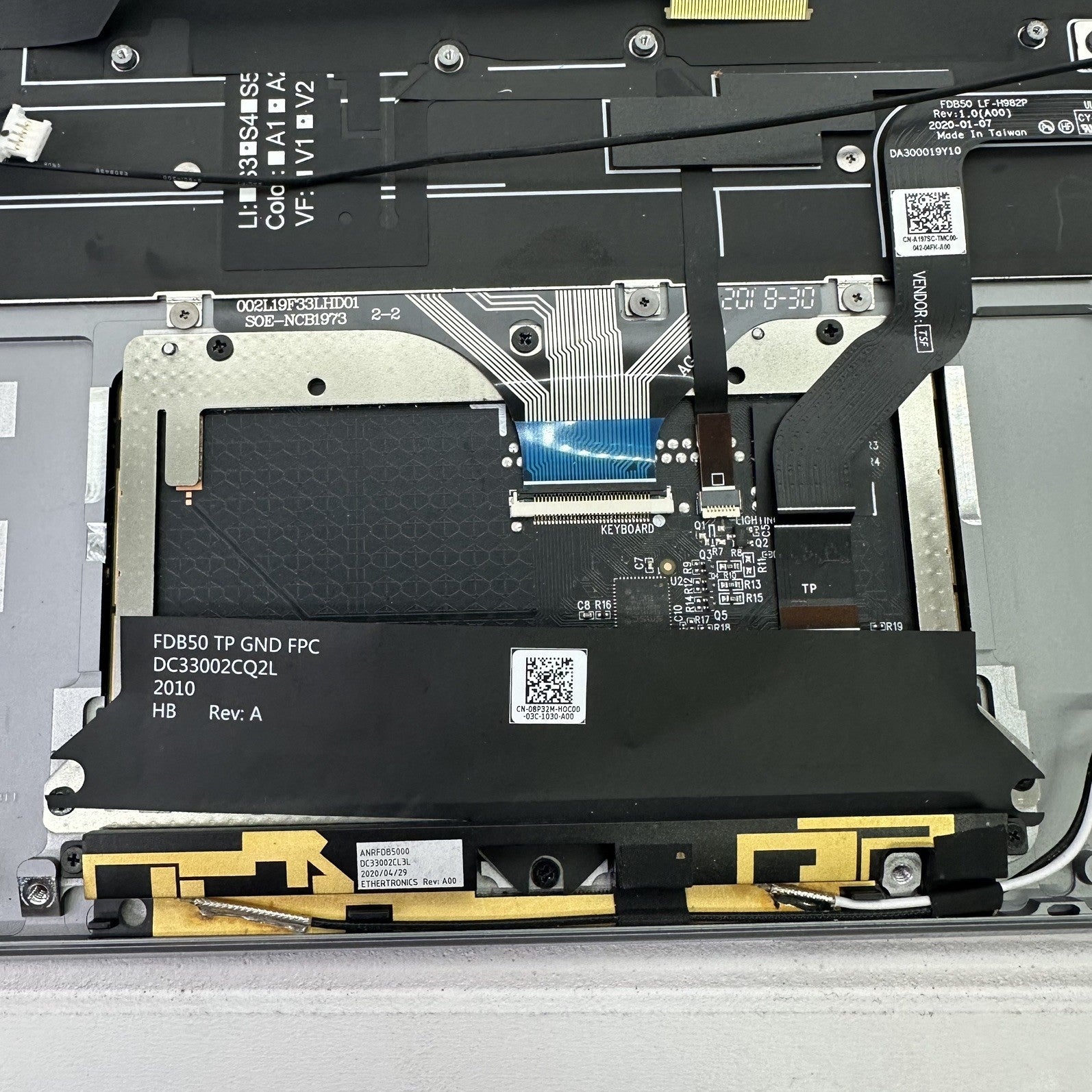 Dell Latitude 9510 15.6" Palmrest Keyboard Touchpad Speakers WiFi Antenna