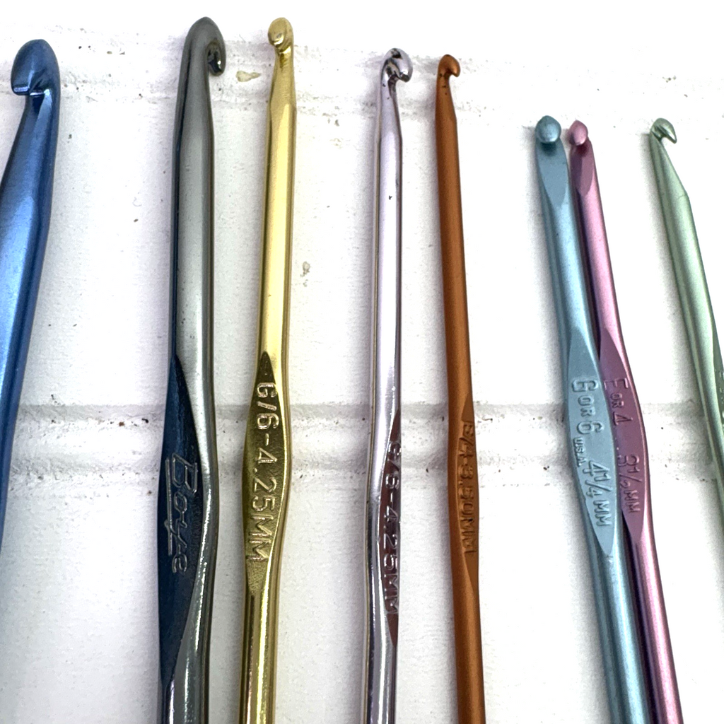Lot of  (17) - 15 Aluminum Crochet Hooks & Knitting Needles Boye + 2 Susan Bates