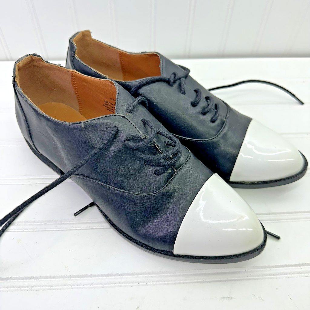 WOMAN Matisse Vintage Oxford Shoes Sz 8M Black White Cap Toe Distressed Repair