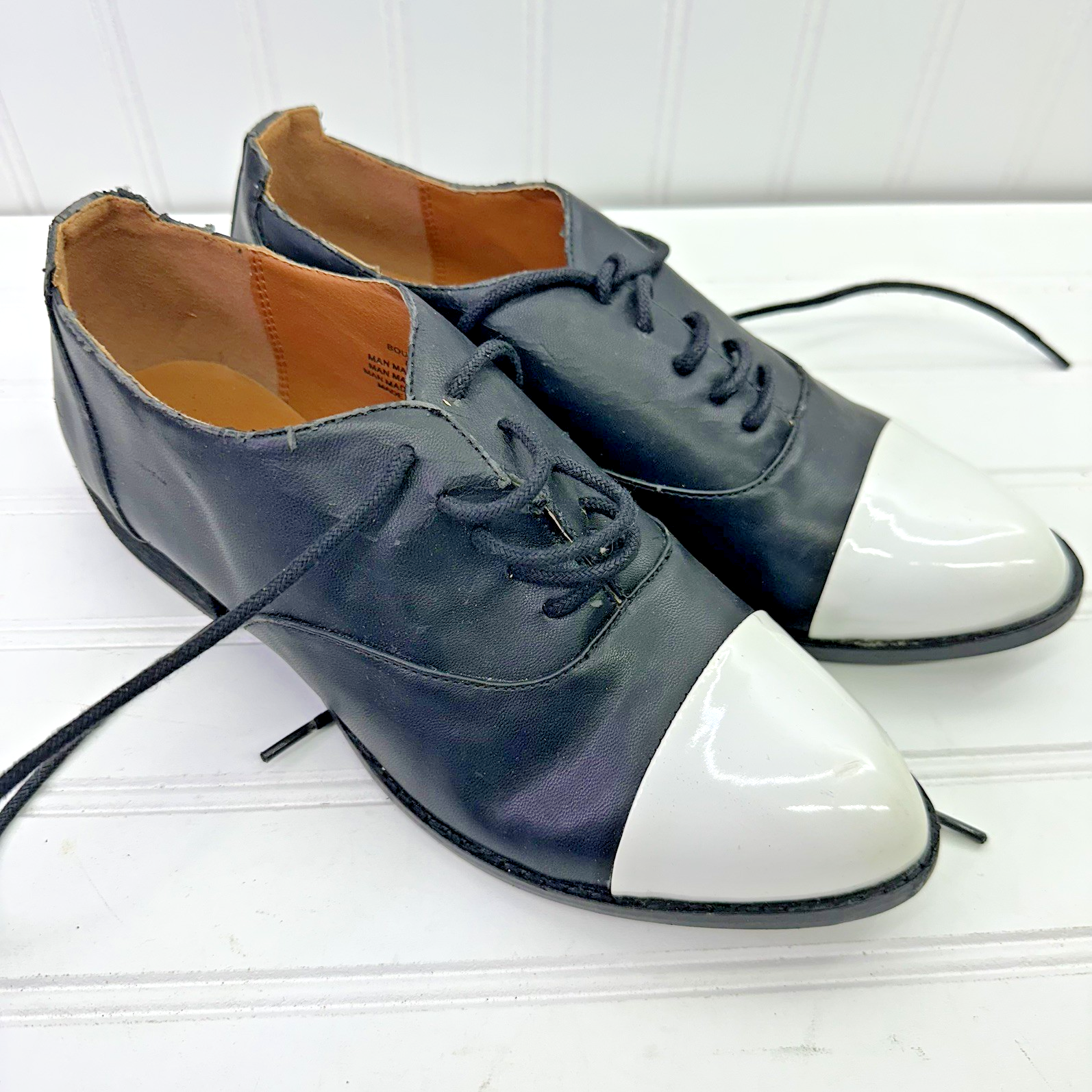 WOMAN Matisse Vintage Oxford Shoes Sz 8M Black White Cap Toe Distressed Repair