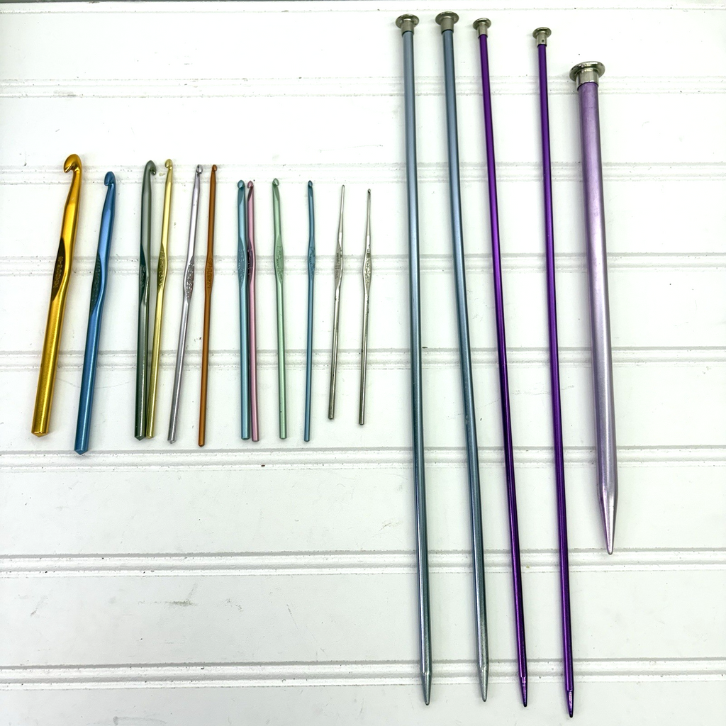 Lot of  (17) - 15 Aluminum Crochet Hooks & Knitting Needles Boye + 2 Susan Bates