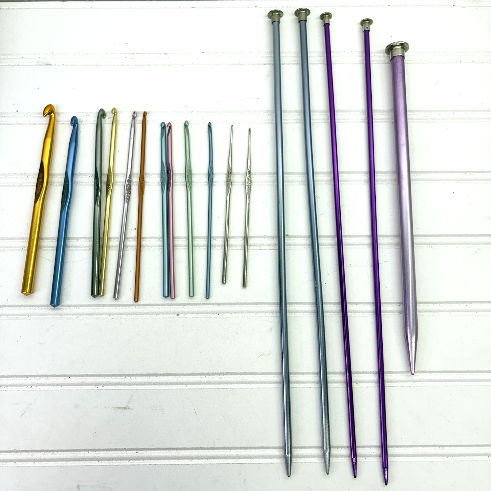 Lot of  (17) - 15 Aluminum Crochet Hooks & Knitting Needles Boye + 2 Susan Bates