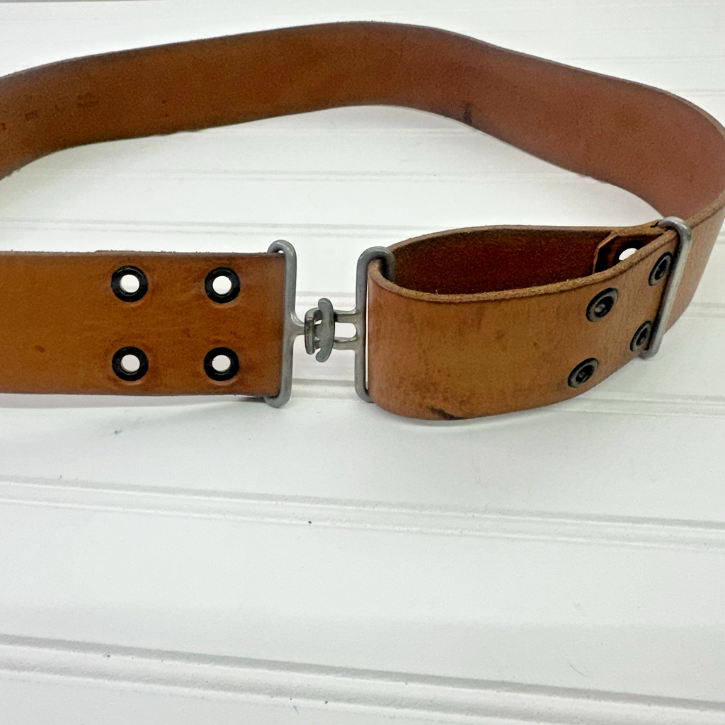 Rare Vintage Banana Republic Leather Hook Grommet Belt L Unisex - Made in Italy