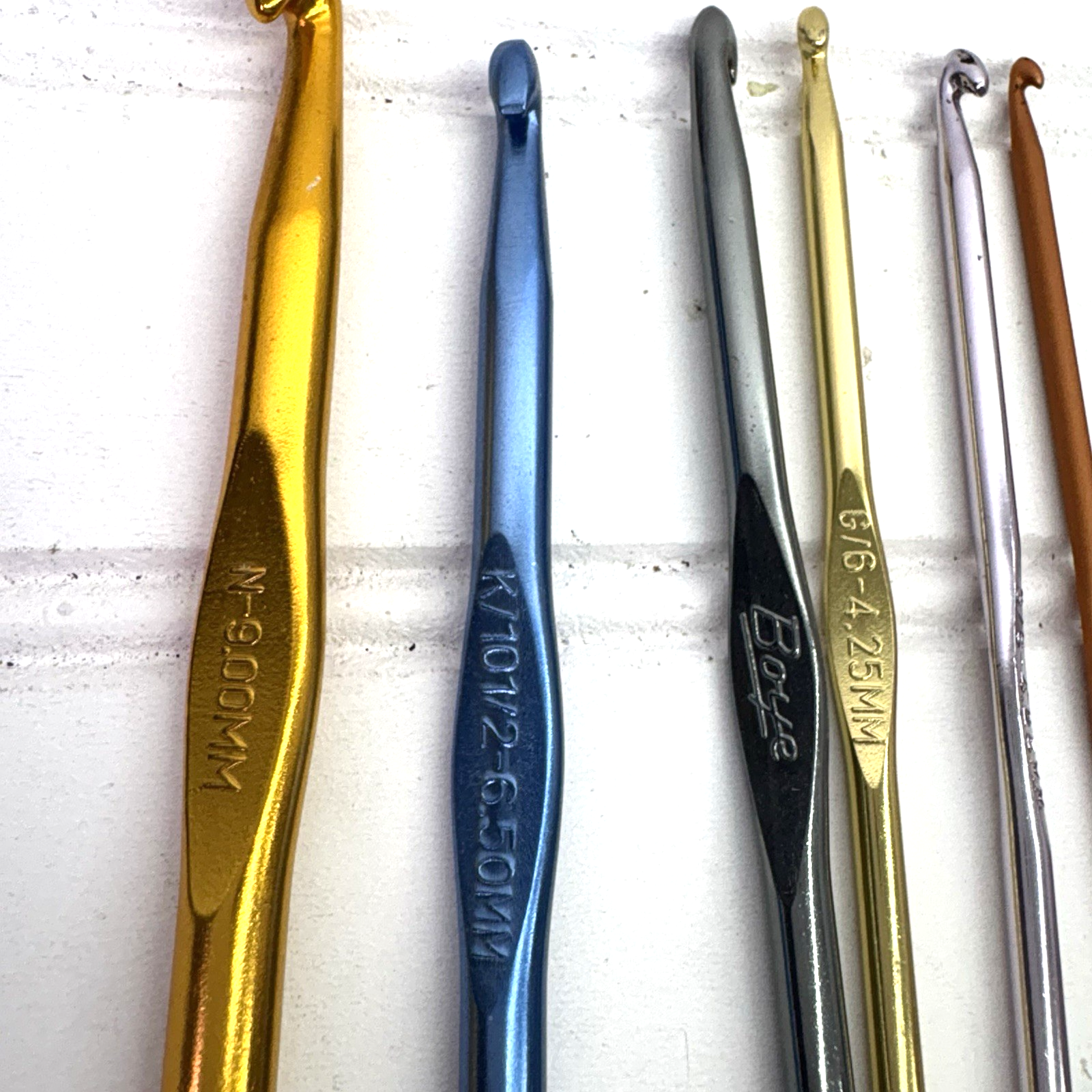 Lot of  (17) - 15 Aluminum Crochet Hooks & Knitting Needles Boye + 2 Susan Bates