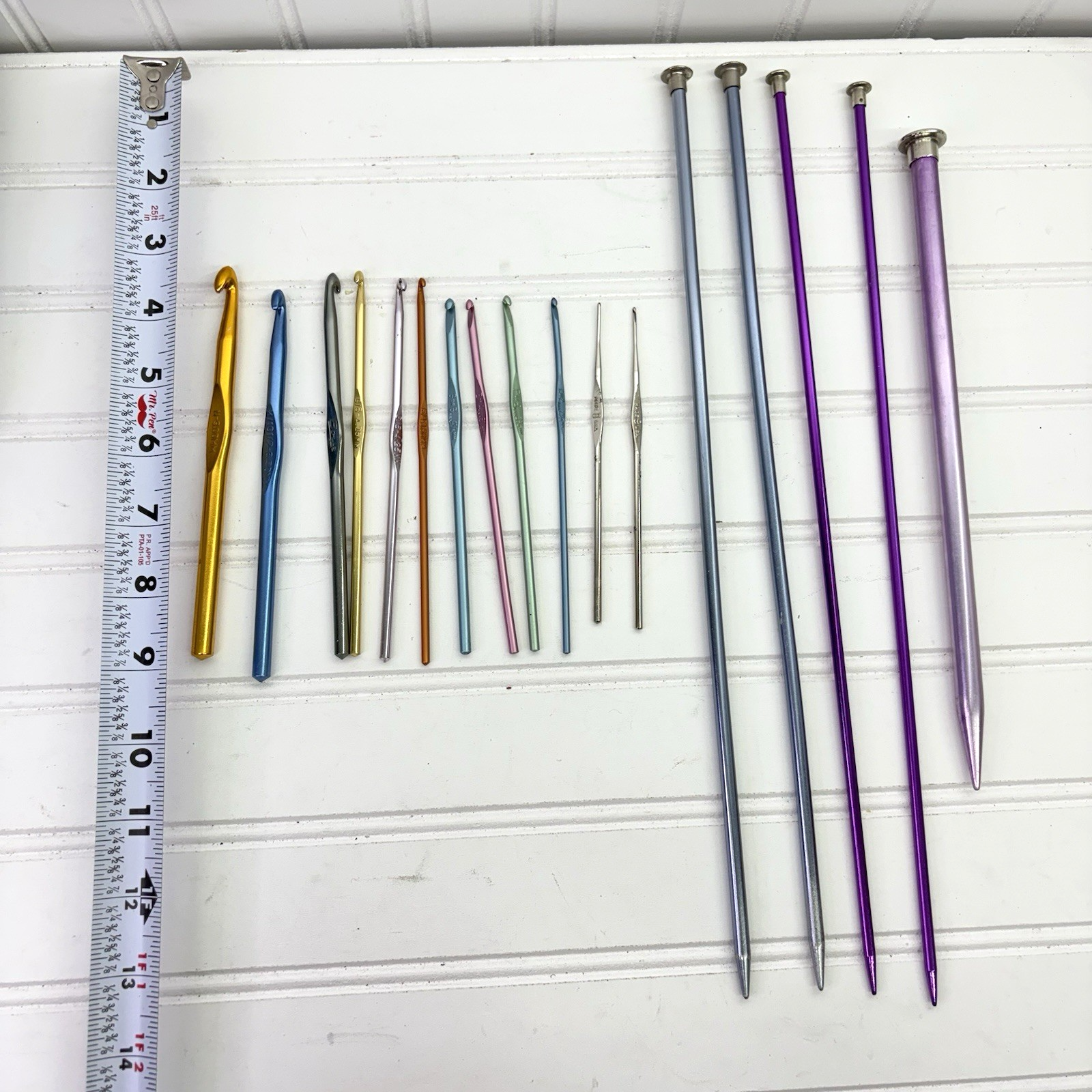 Lot of  (17) - 15 Aluminum Crochet Hooks & Knitting Needles Boye + 2 Susan Bates
